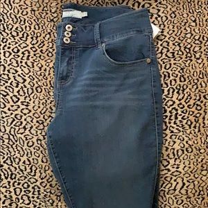 Brand new Torrid Flare Capris/Ankle size 14